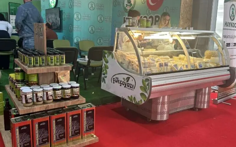 Balıkesir Tarım Fuarı'nda Gökçeyazı Kooperatifi standı — yöresel ürün vitrini